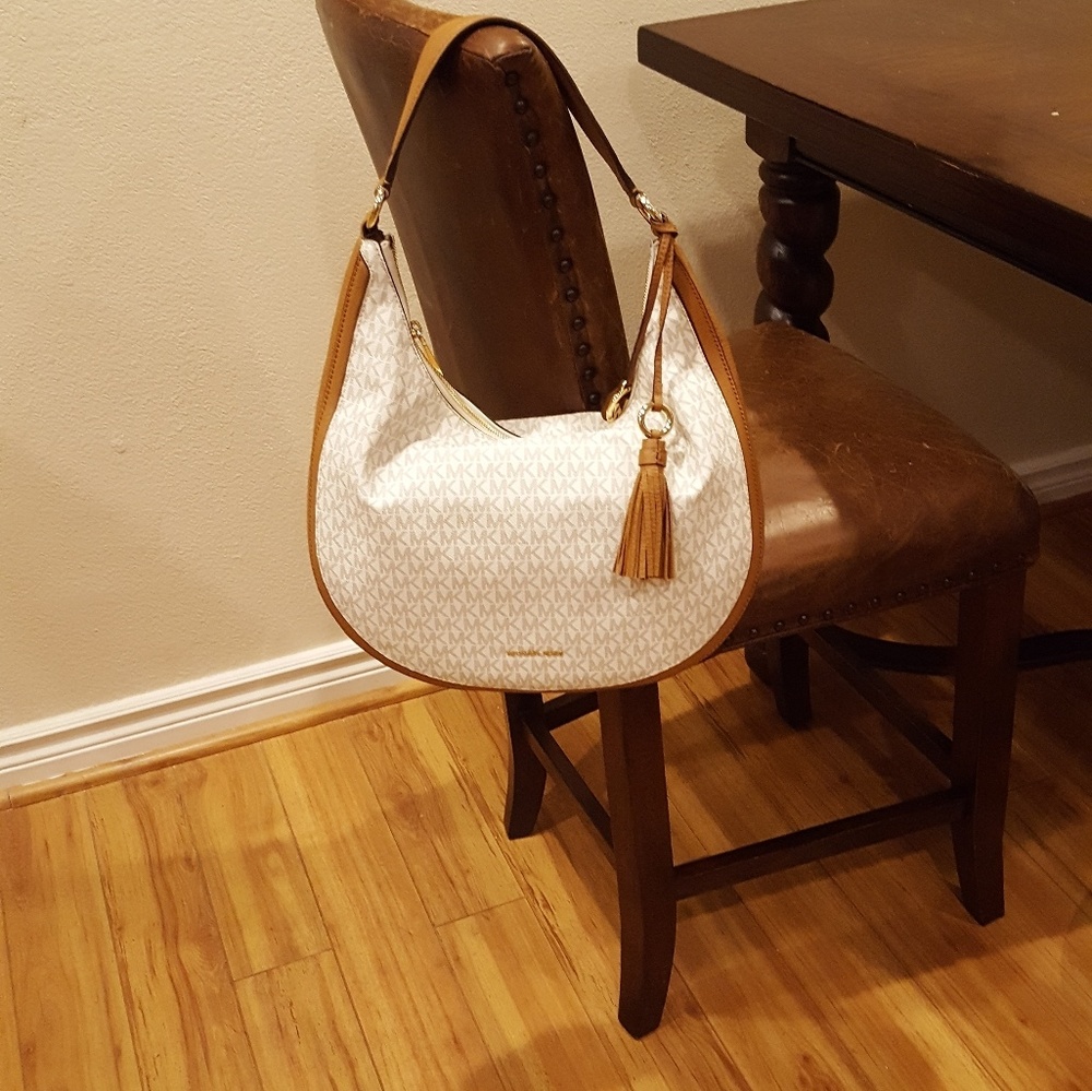 *SOLD* MK Lydia Large Hobo - Picture 3 of 4